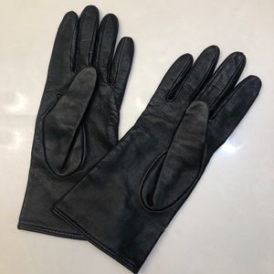 Women’s Carolina Amato Black Leather Gloves (used) — Looks New — Size Small